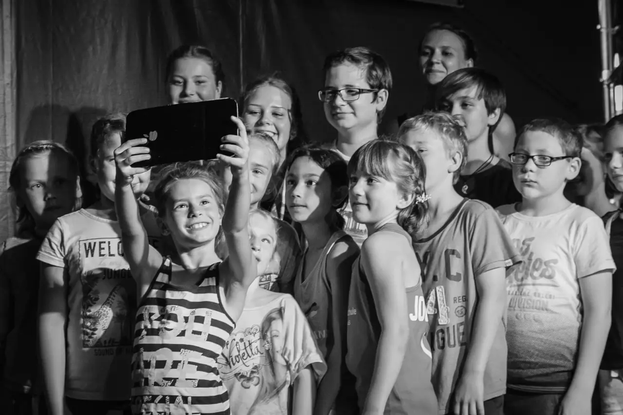 Gruppenfoto mit Kindern